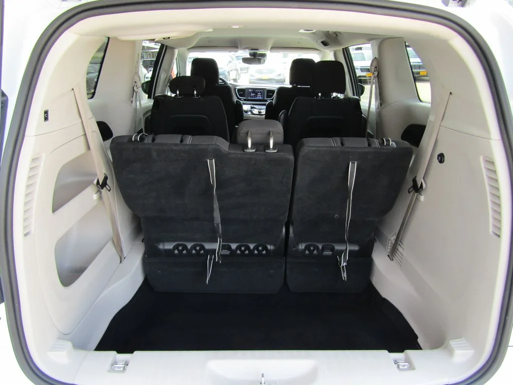 Used 2023 White Chrysler LX image 31