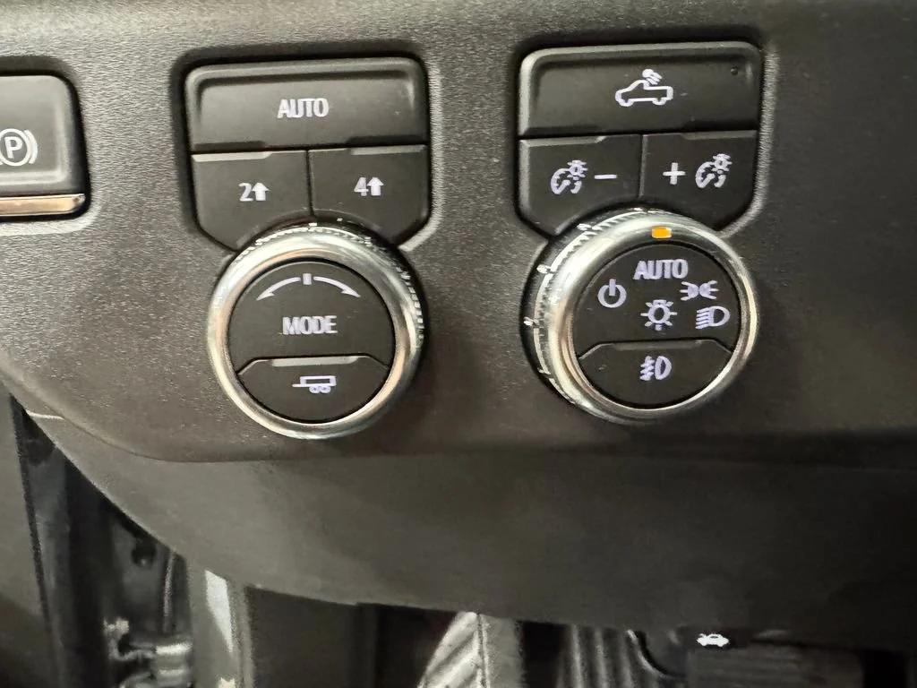 New 2026 Sterling Metallic GMC Elevation image 19
