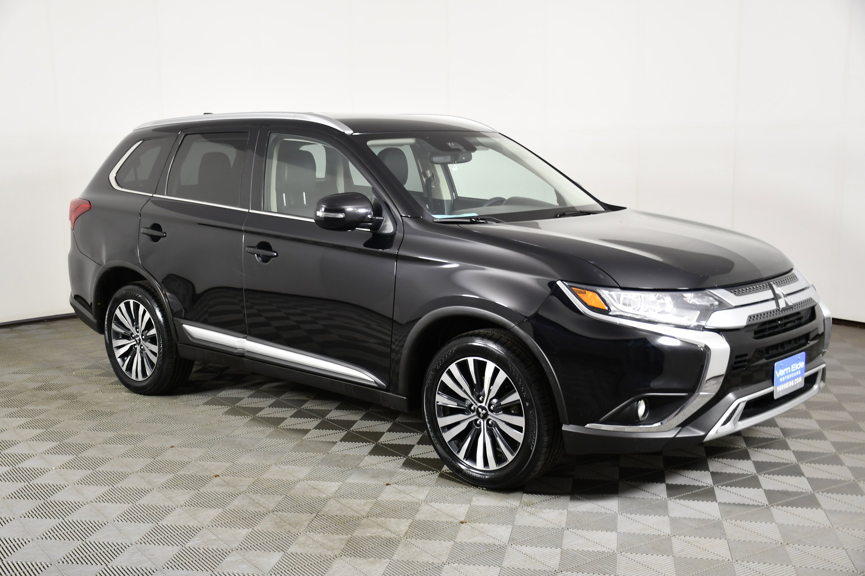 Used 2020 Labrador Black Metallic Mitsubishi SEL image 4