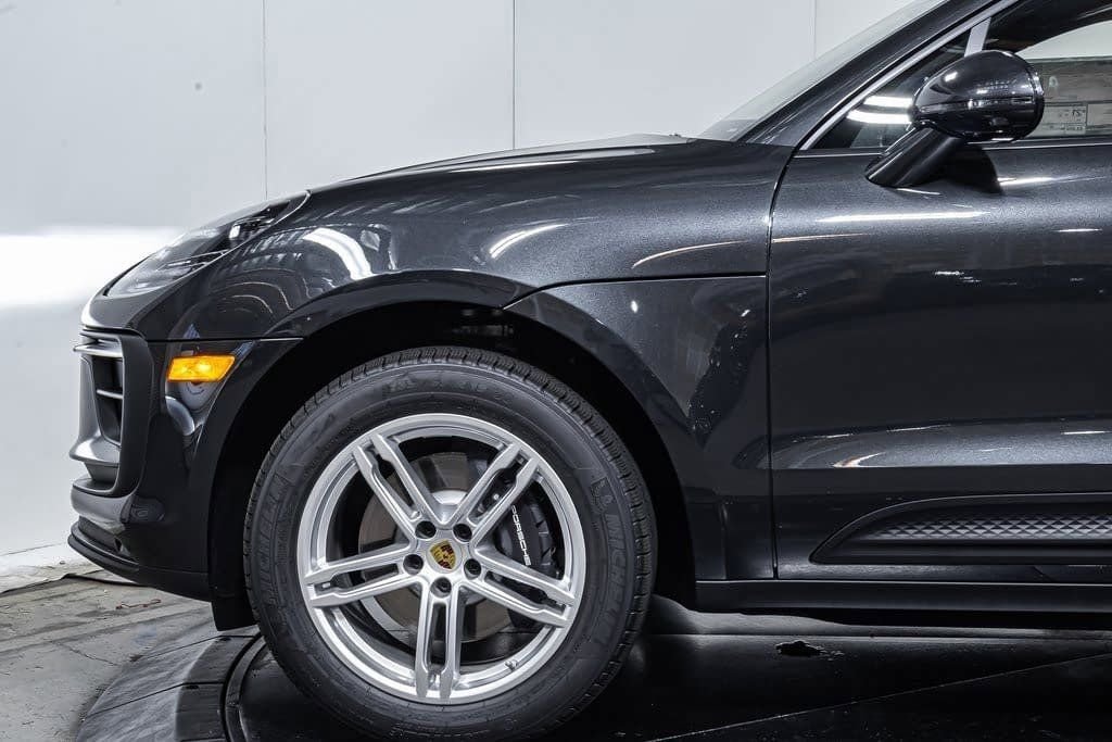 2025 Porsche Macan - Photo 21