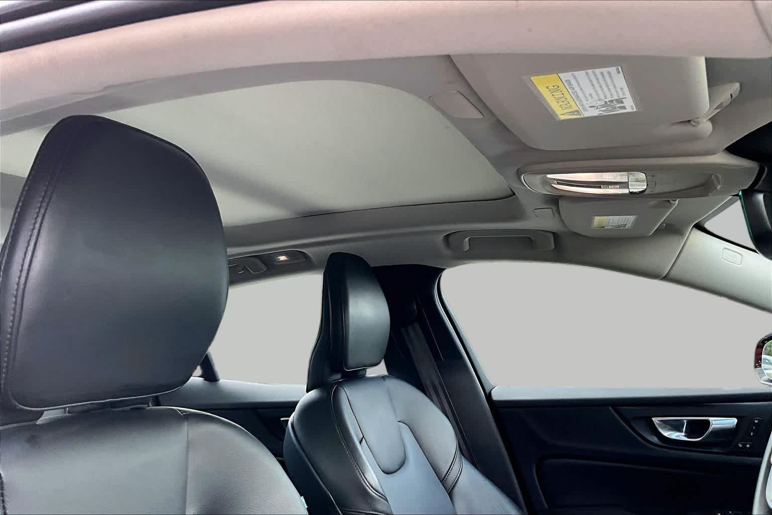 Used 2023  Volvo Core Dark Theme image 14