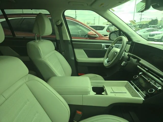 Used 2025 Green Hyundai Calligraphy image 4