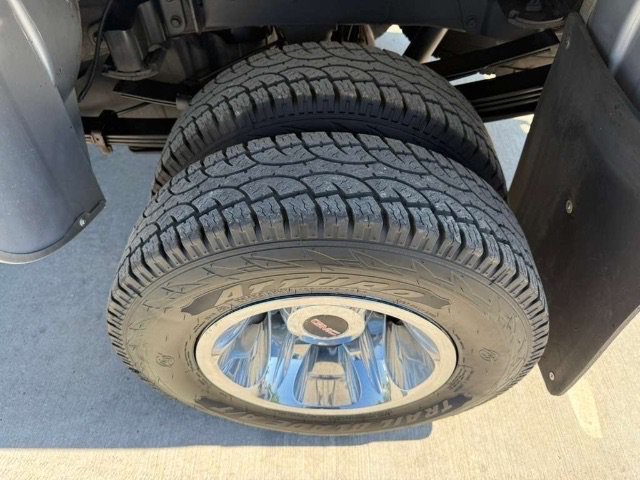 Used 2012 Quicksilver Metallic GMC SLE image 12
