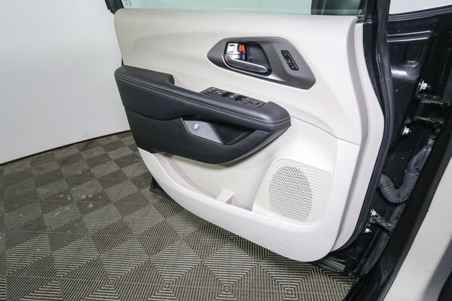 Used 2023 Black Chrysler Touring L image 38