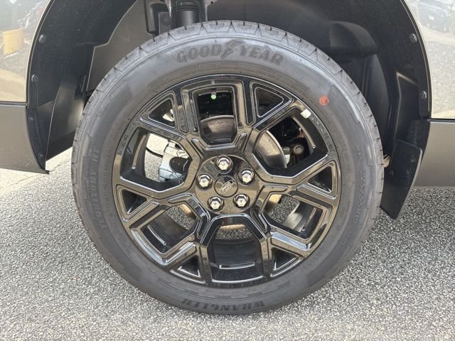 New 2026 Carbonized Gray Metallic Ford XLT image 10