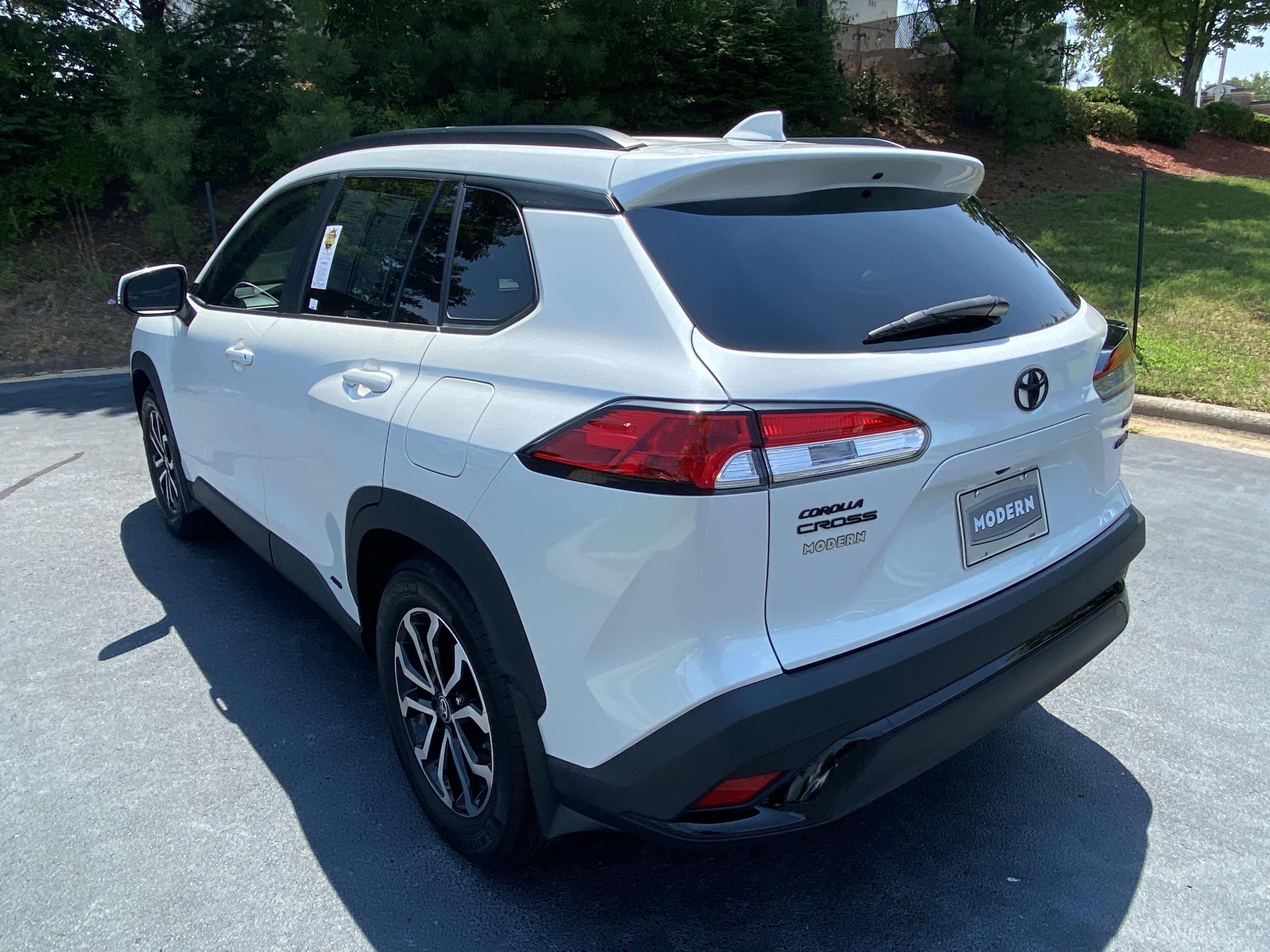Used 2023 Wind Chill Pearl Toyota Hybrid SE image 6