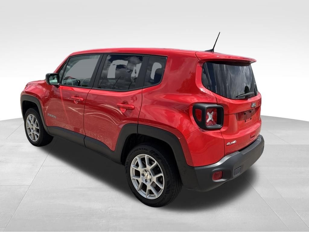 Used 2023 Red Jeep Latitude image 3
