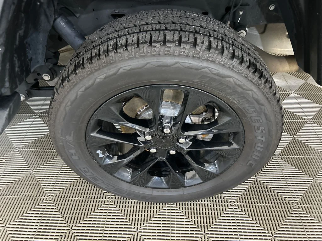 Used 2023 Black Jeep Overland image 11