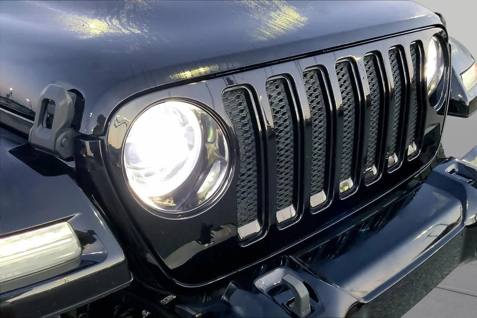 Used 2023 Black Clearcoat Jeep High Altitude image 40
