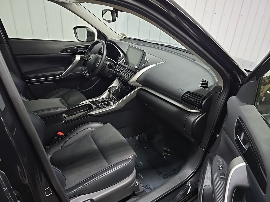 Used 2025 Labrador Black Pearl Mitsubishi SE image 18