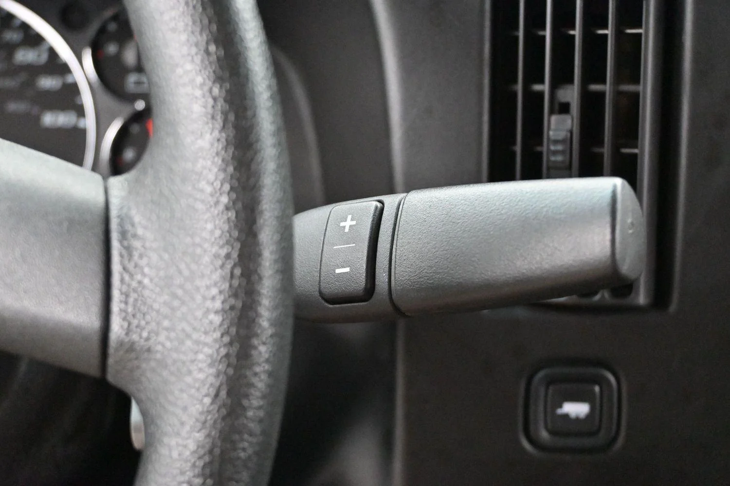 Used 2024 Summit White GMC Work Van image 19