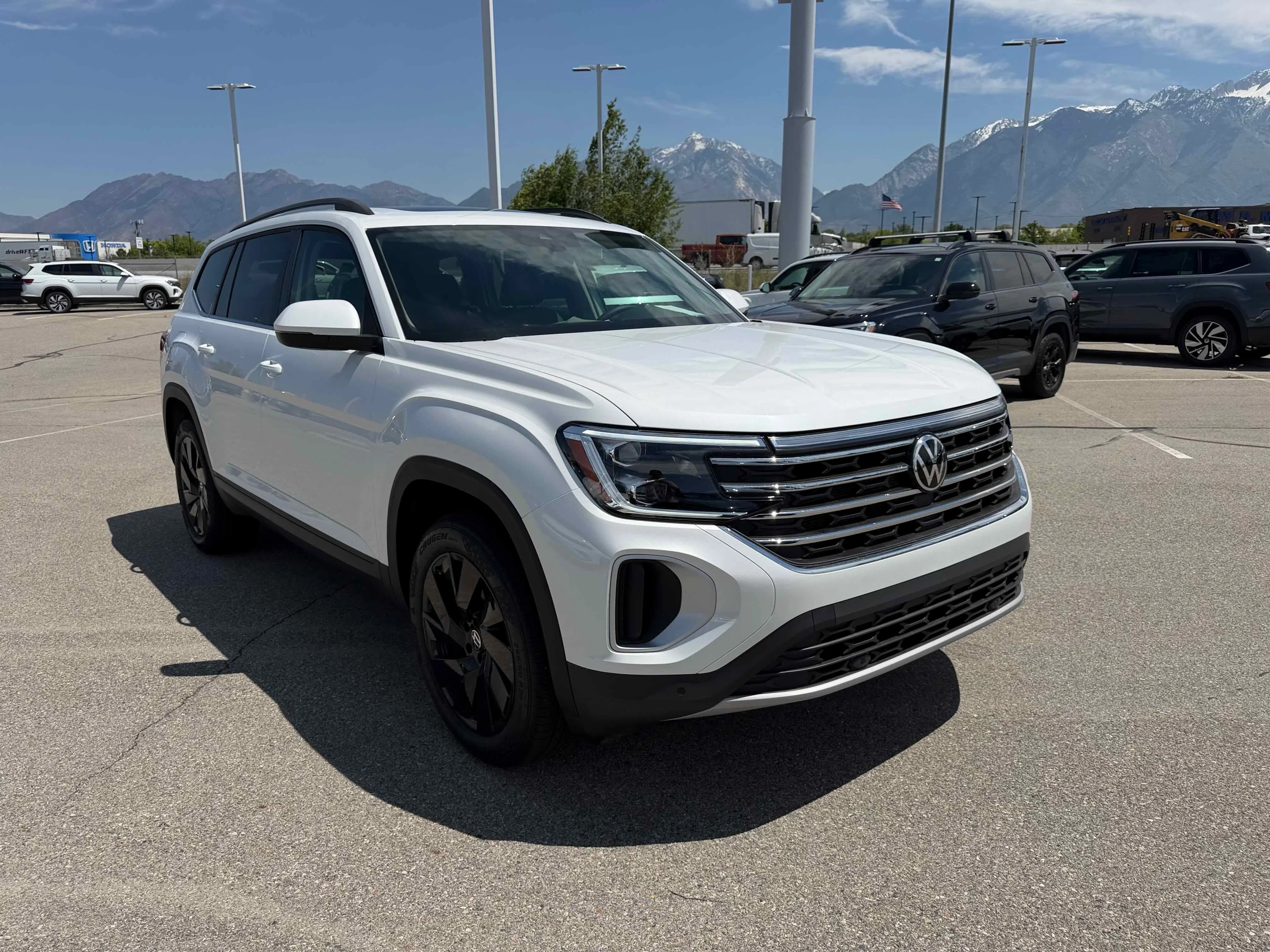 New 2026 Opal White Volkswagen 2.0T SE w/Technology image 9