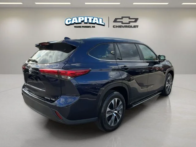 Used 2023  Toyota XLE image 5