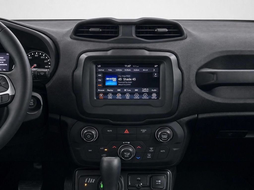Used 2019 White Jeep Latitude image 22