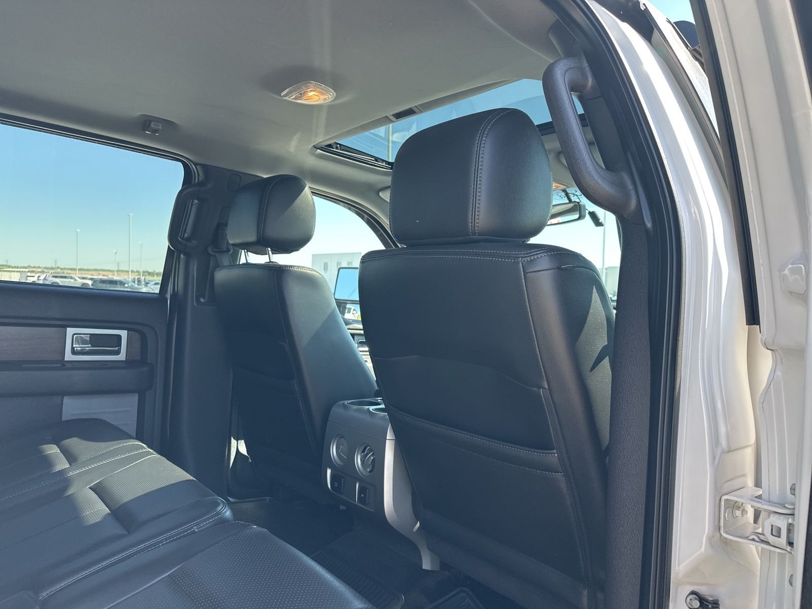 Used 2014 White Ford Lariat image 30