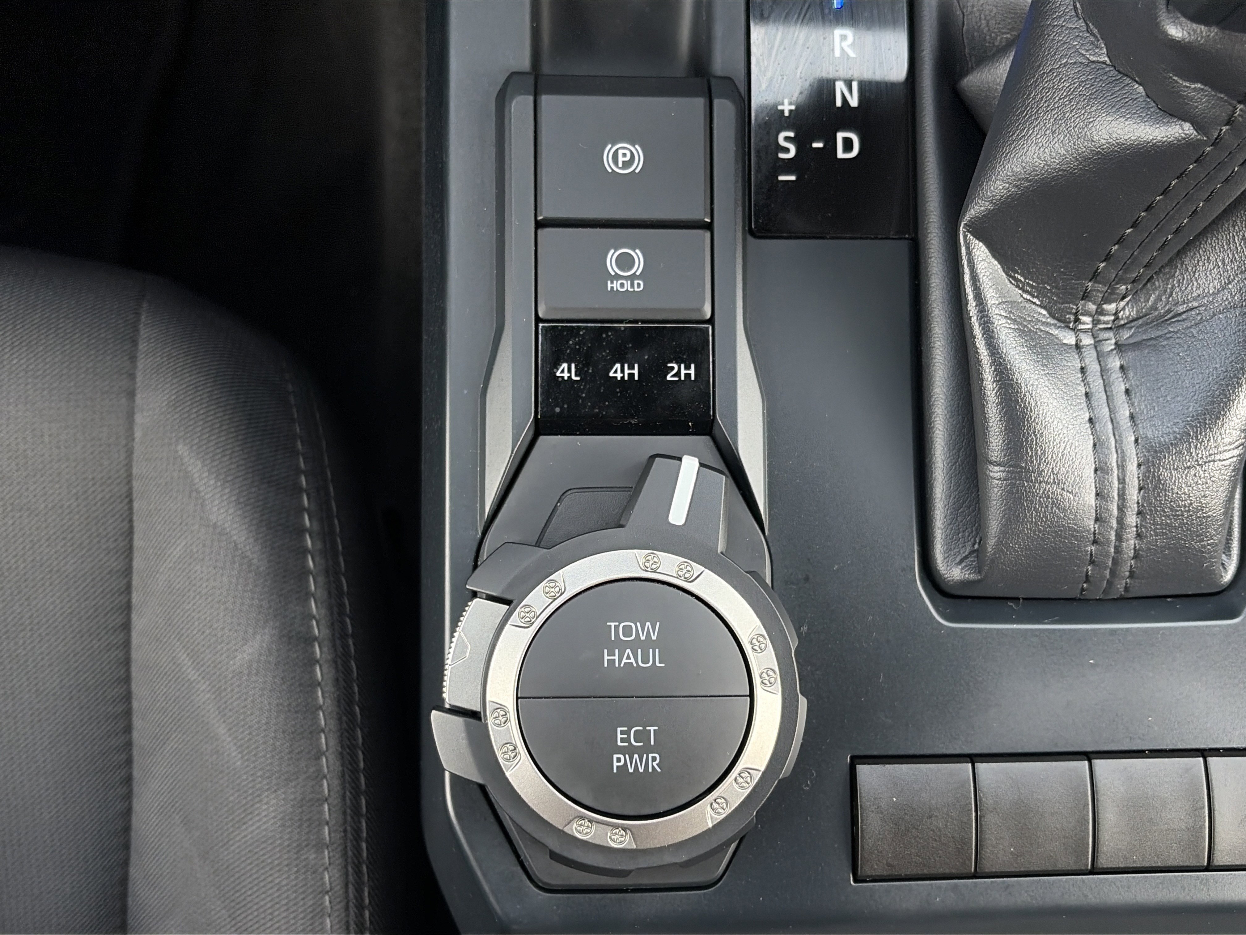 2025 Toyota Tacoma SR5 - Photo 9