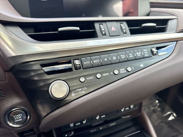 2021 Lexus ES 350 - Photo 19