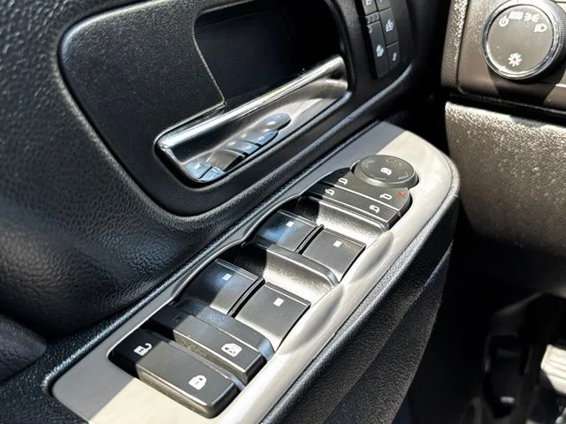 Used 2014 Silver Chevrolet LT image 14