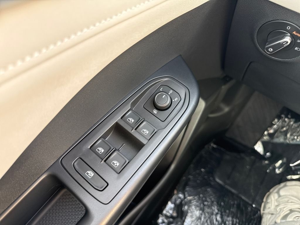 New 2026 Platinum Gray Metallic Volkswagen 1.5T SE image 9