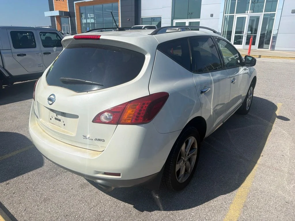 Used 2009 White Nissan SL image 5