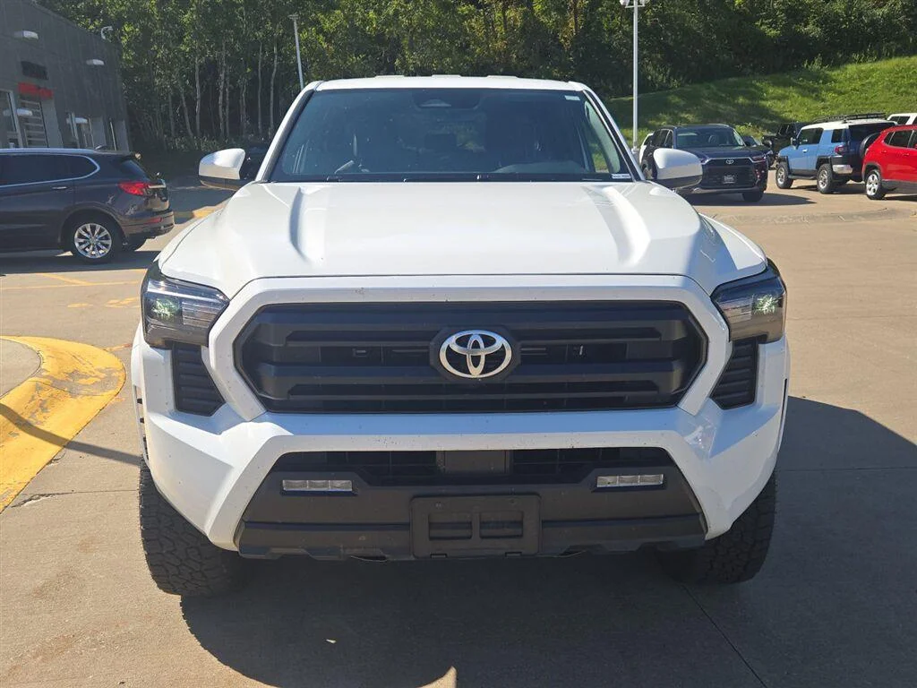 Used 2025 Ice Cap Toyota SR5 image 2