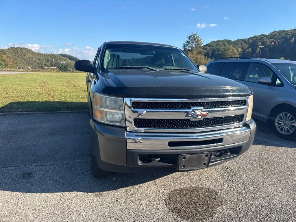 Used 2011 Green Metallic Chevrolet Work Truck image 8