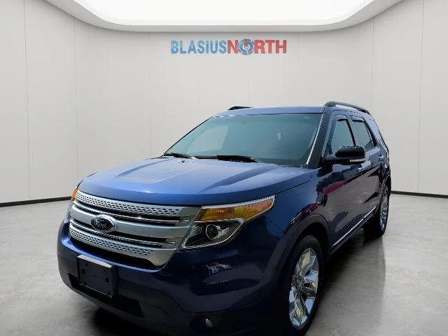Used 2014 Blue Ford XLT image 1