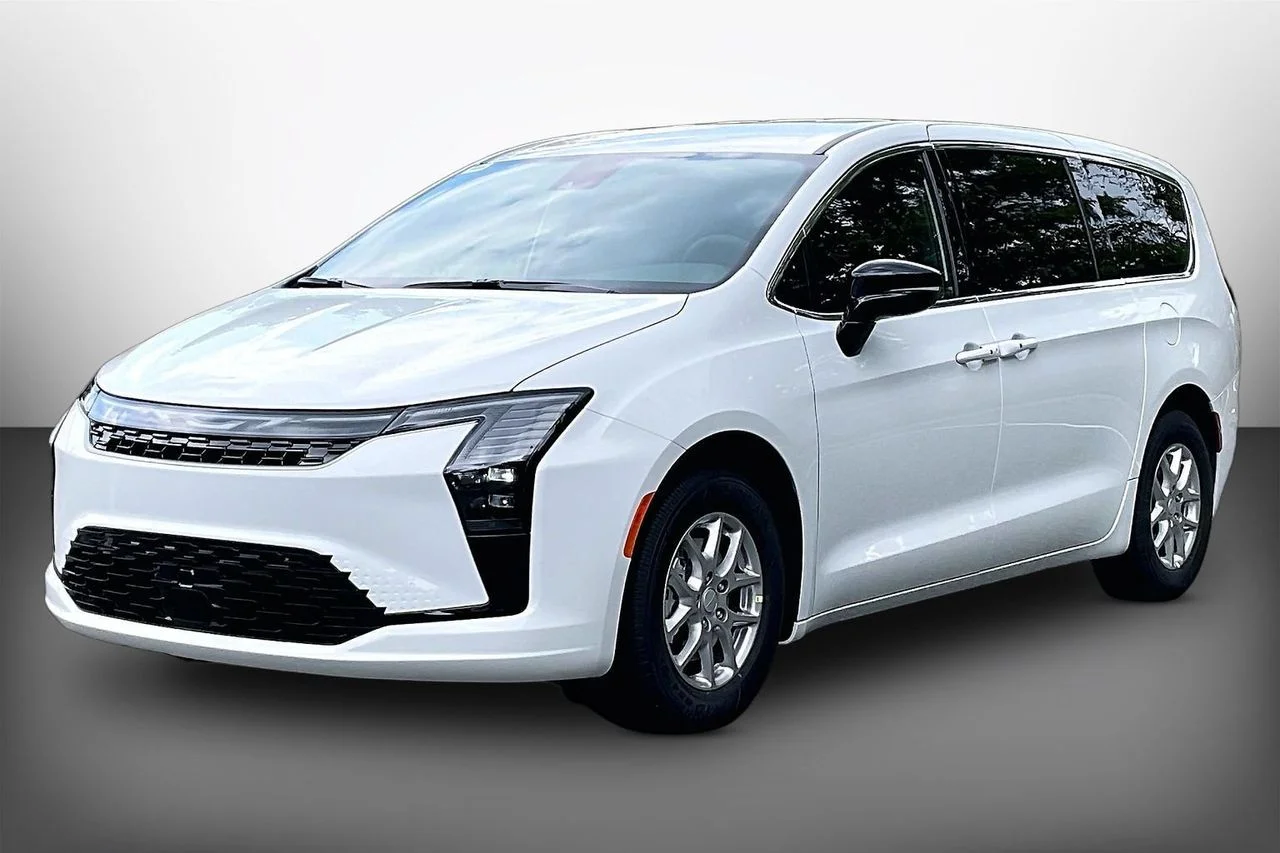 New 2027 Bright White Clear-Coat Exterior Paint Chrysler Select image 4
