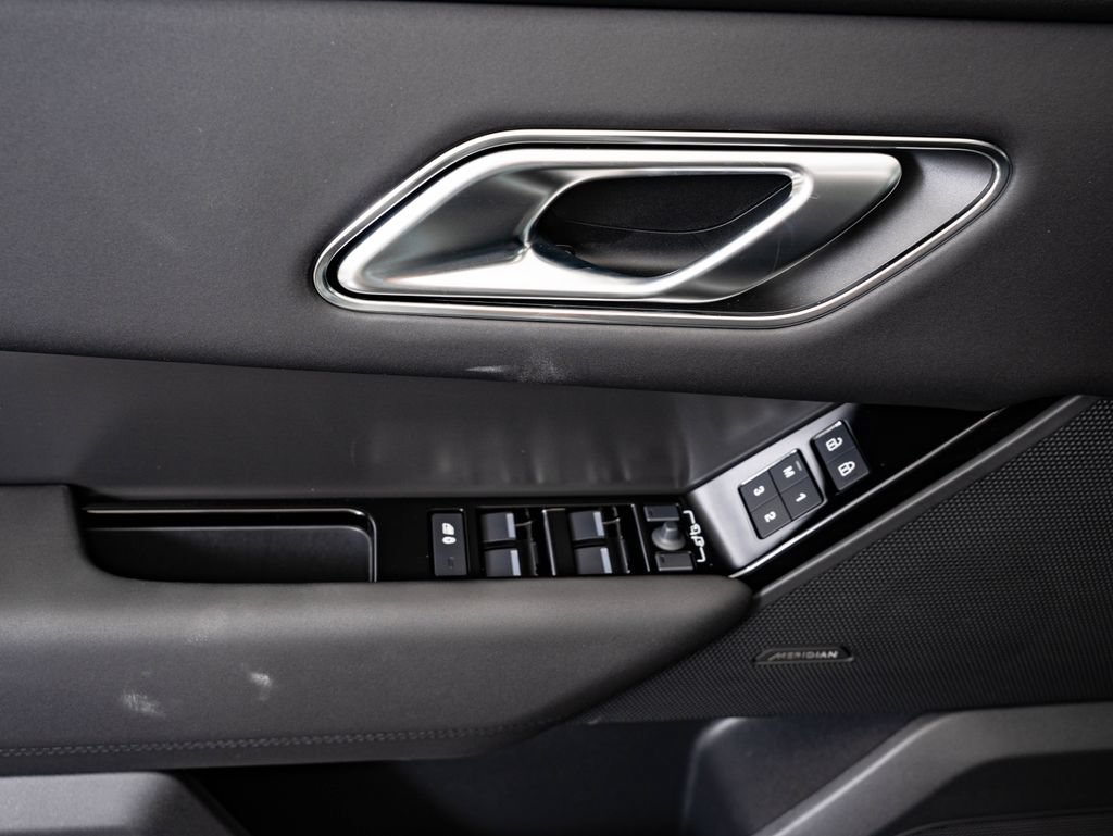 New 2026 Arroios Grey Land Rover S image 25
