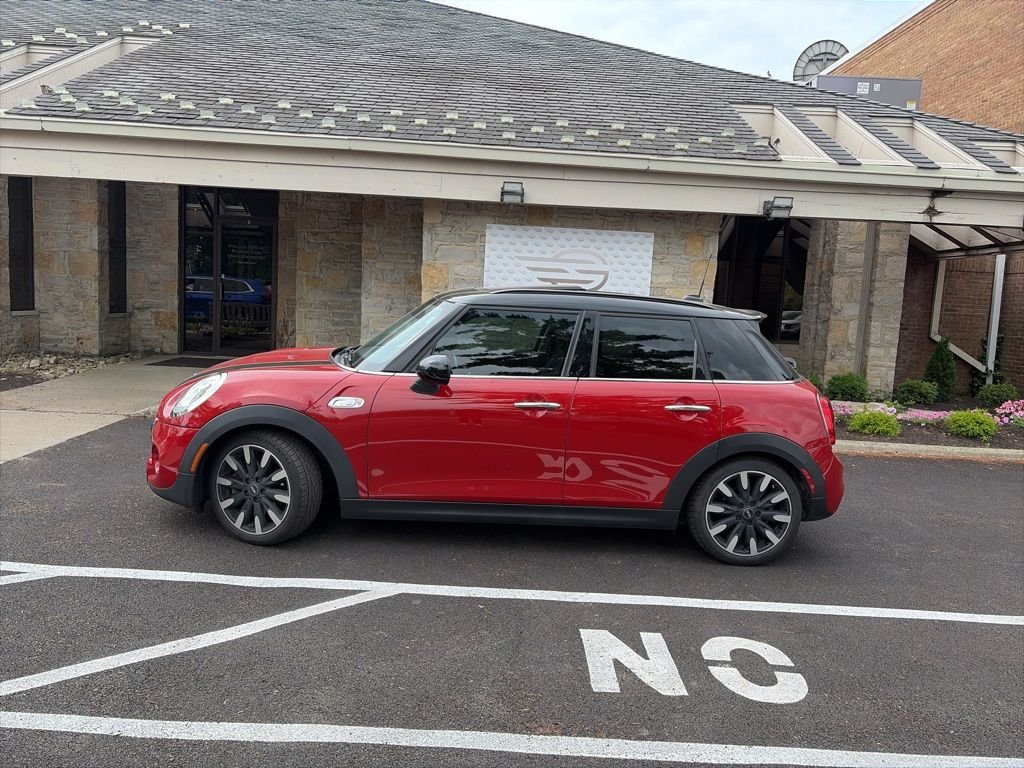 Used 2016 Blazing Red Metallic MINI Base image 4