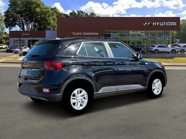 New 2026 Onyx Black Hyundai SE image 8