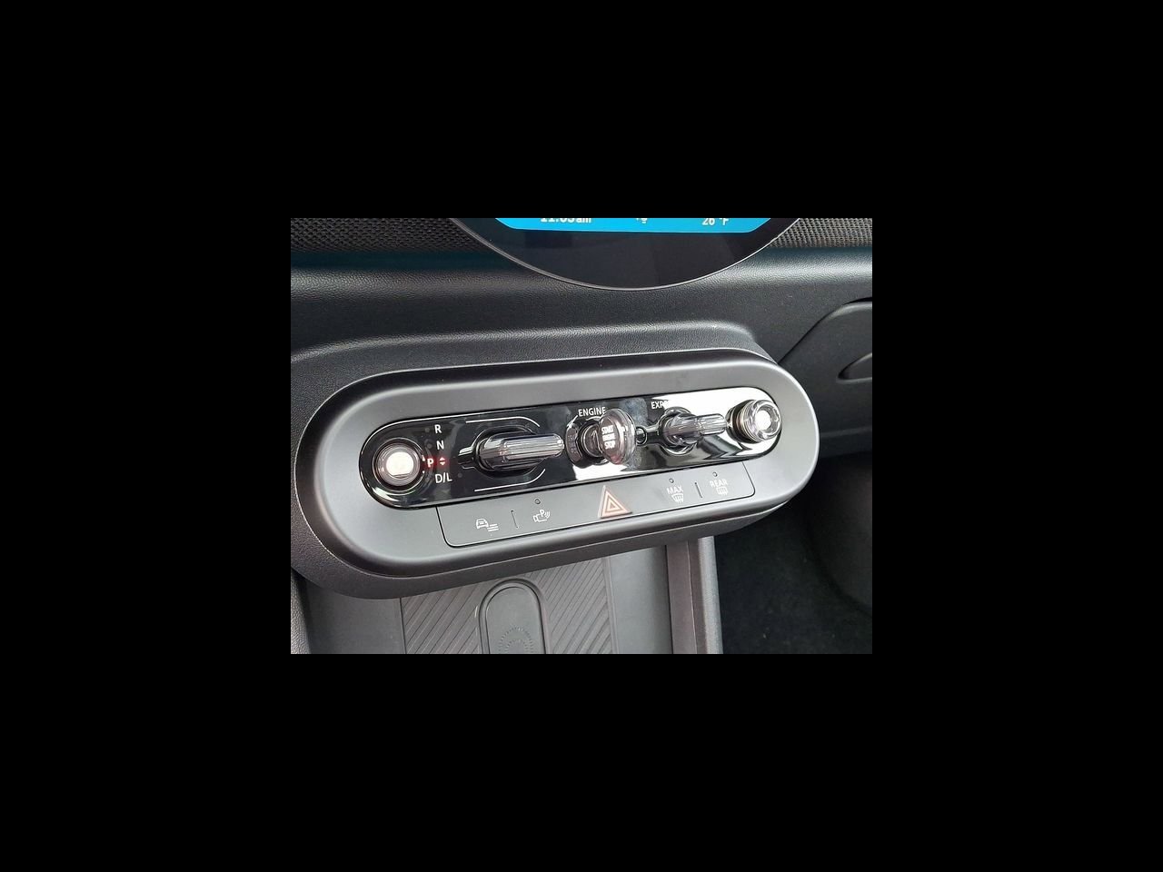 New 2026 Silver MINI Signature Plus image 8