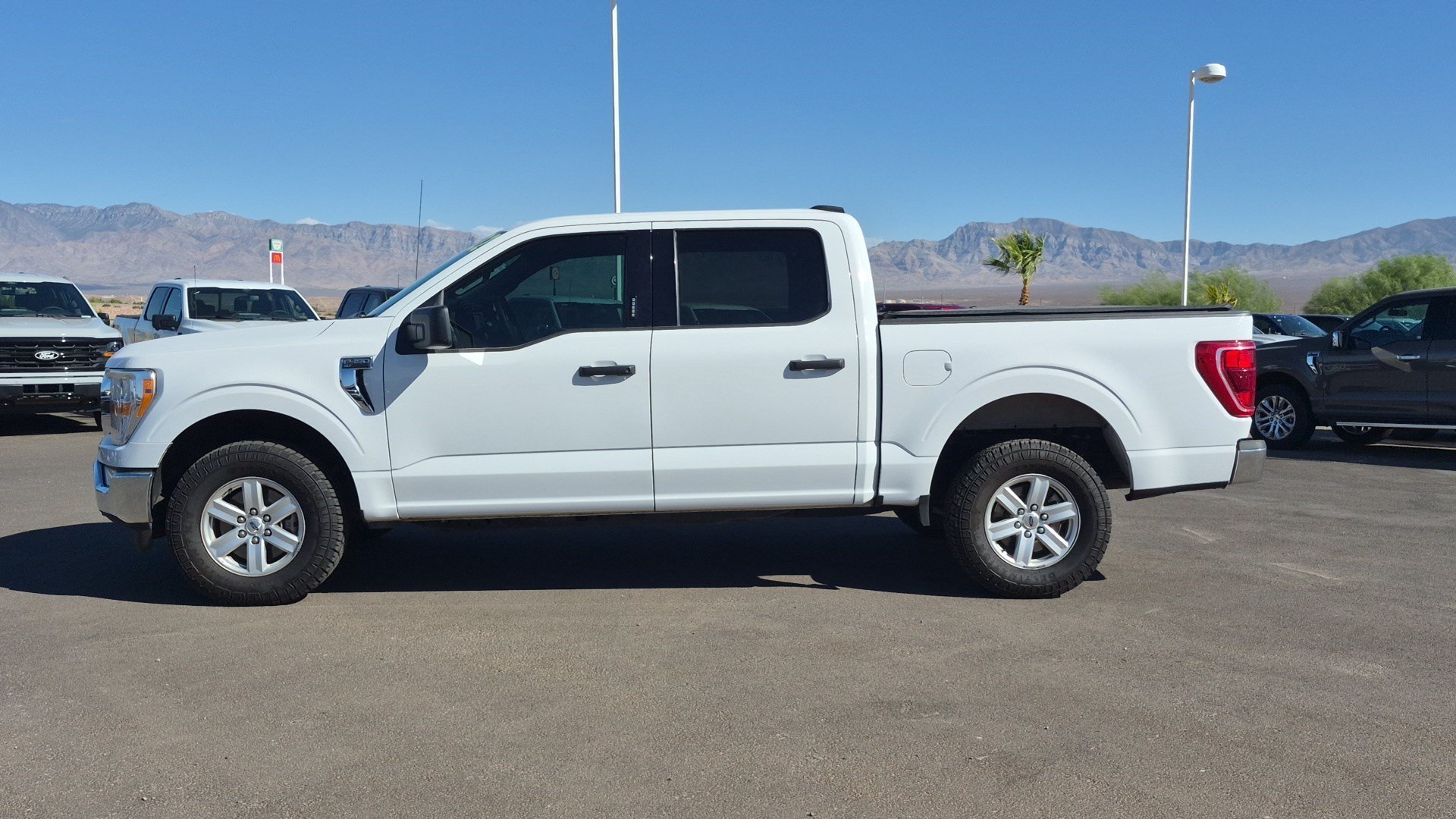 Used 2022 Oxford White Ford XLT image 6