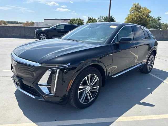 2024 Cadillac LYRIQ Luxury 2