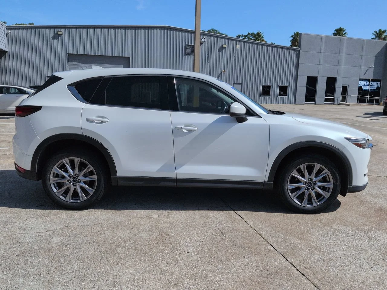 Used 2020 Snowflake White Pearl Mica Mazda Grand Touring image 3