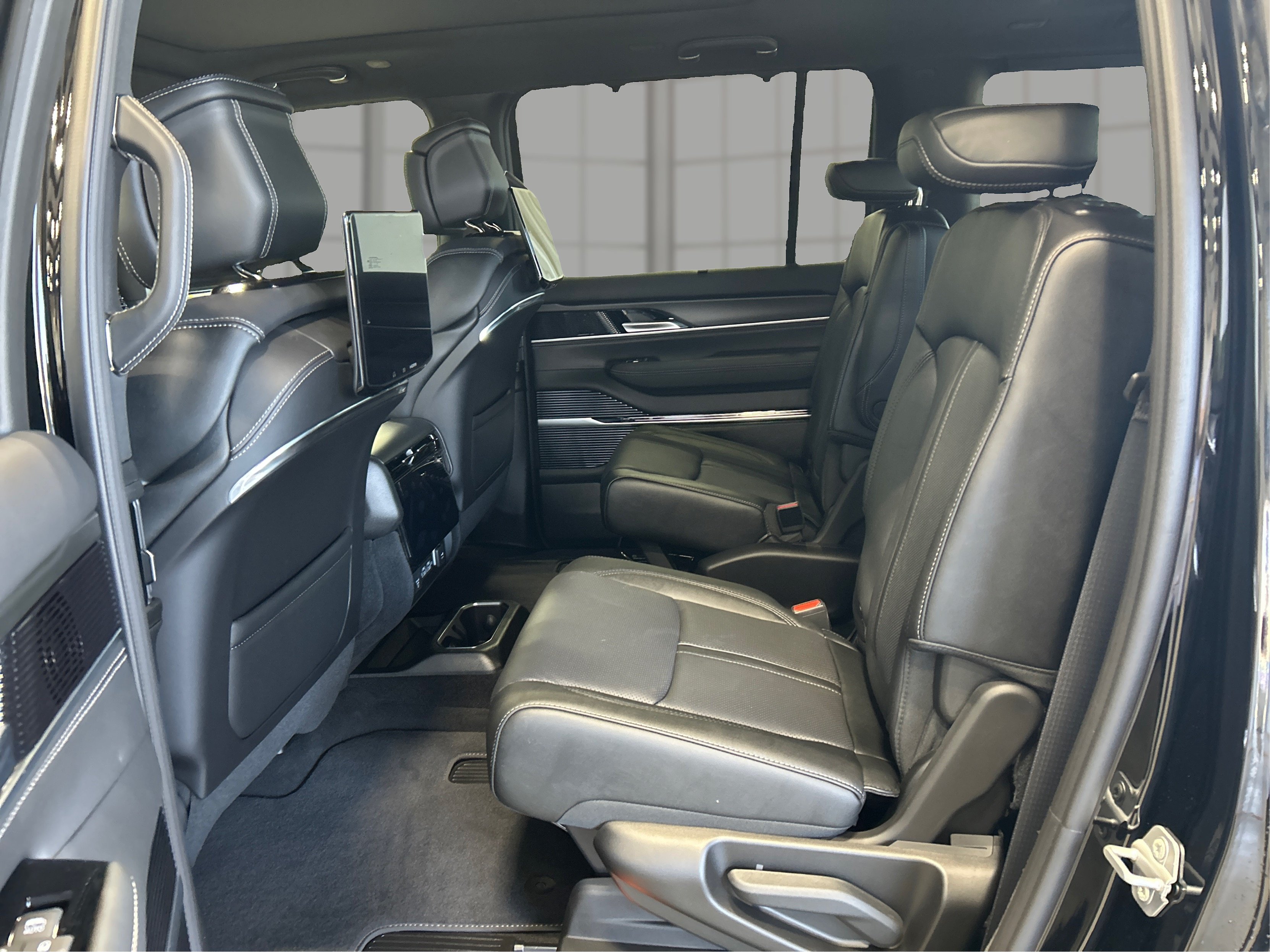 New 2026 High Gloss Black Exterior Paint Jeep Summit Obsidian image 10