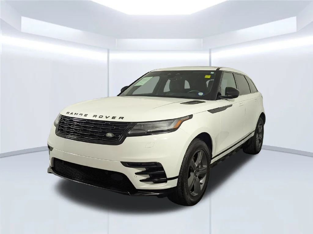 Certified Used 2025 White Land Rover Dynamic SE image 2