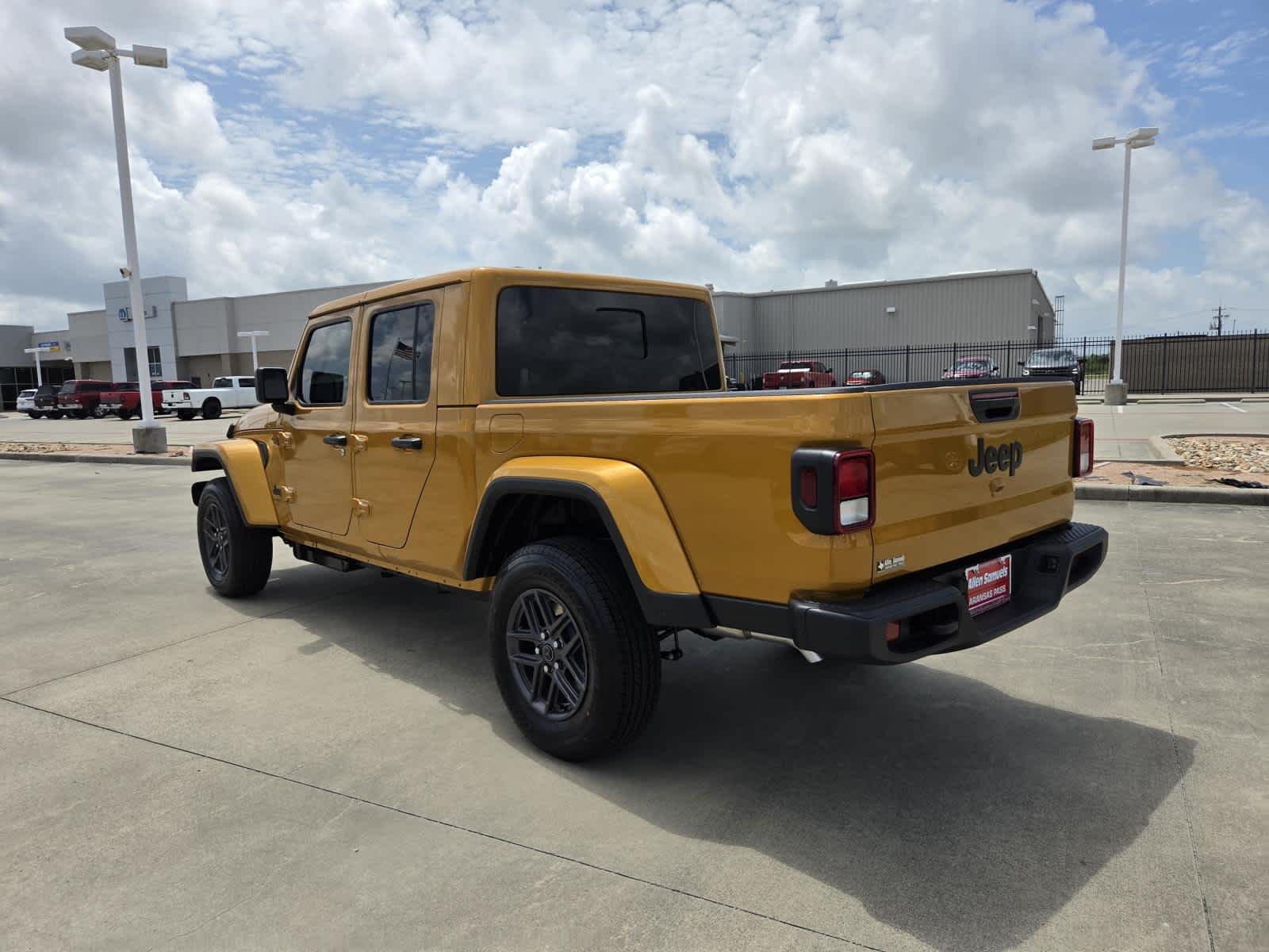 New 2026 Goldilocks Jeep Sport S image 3
