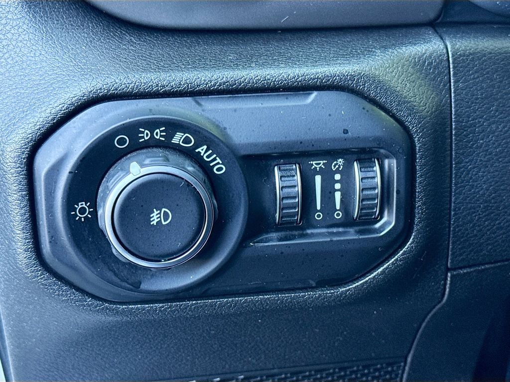 Used 2019 Bright White Clearcoat Jeep Sport S image 10