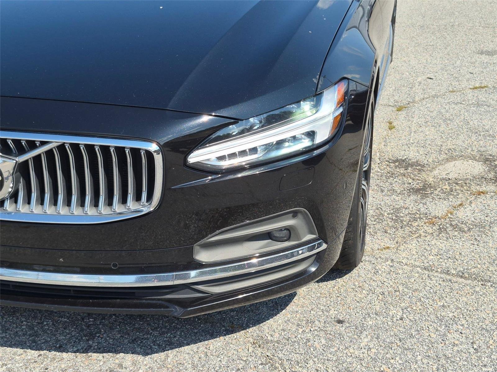 Used 2024 BLACK VOLVO  image 9