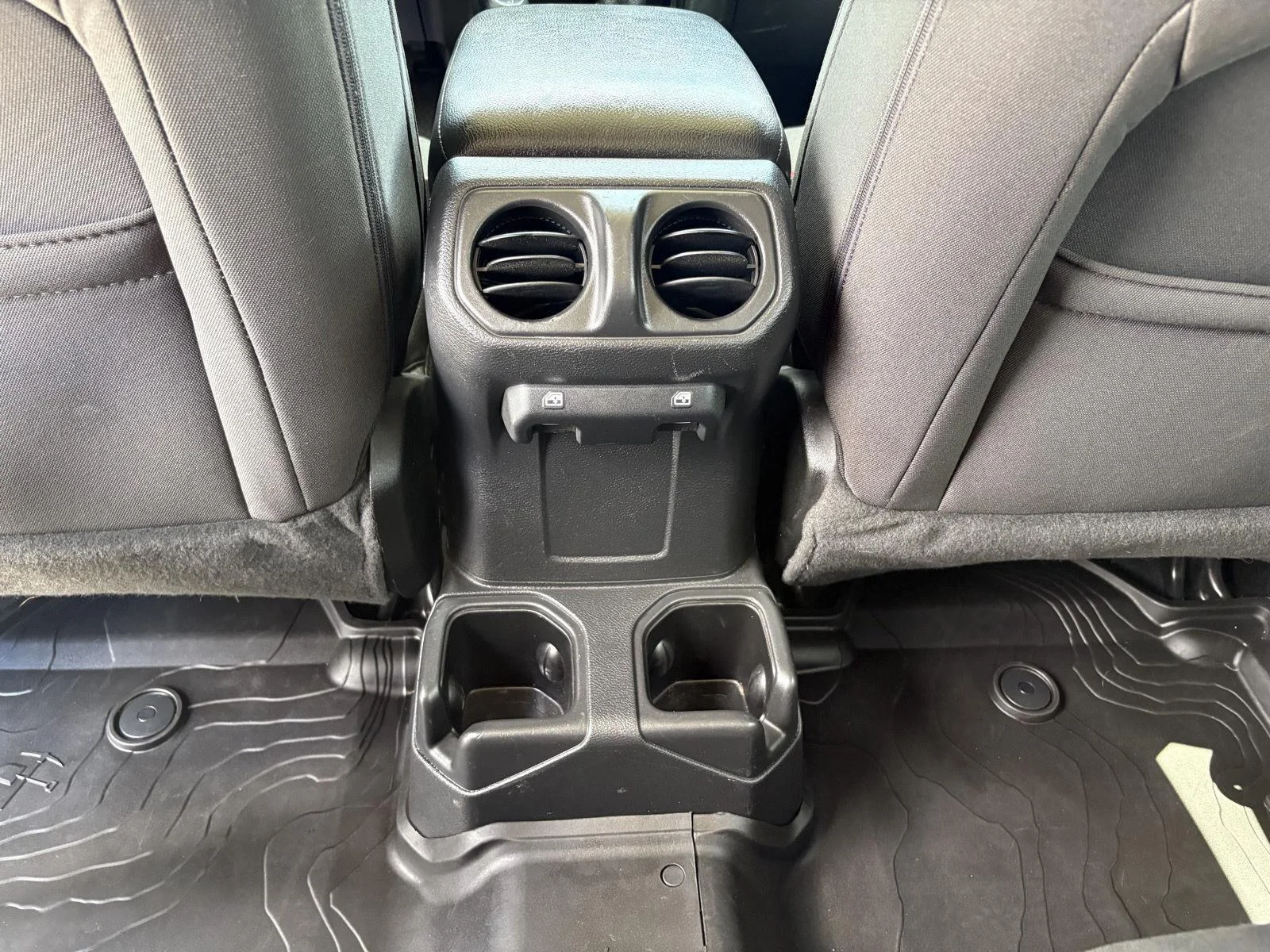 Used 2022 High Velocity Clearcoat Jeep Unlimited Sport S image 28