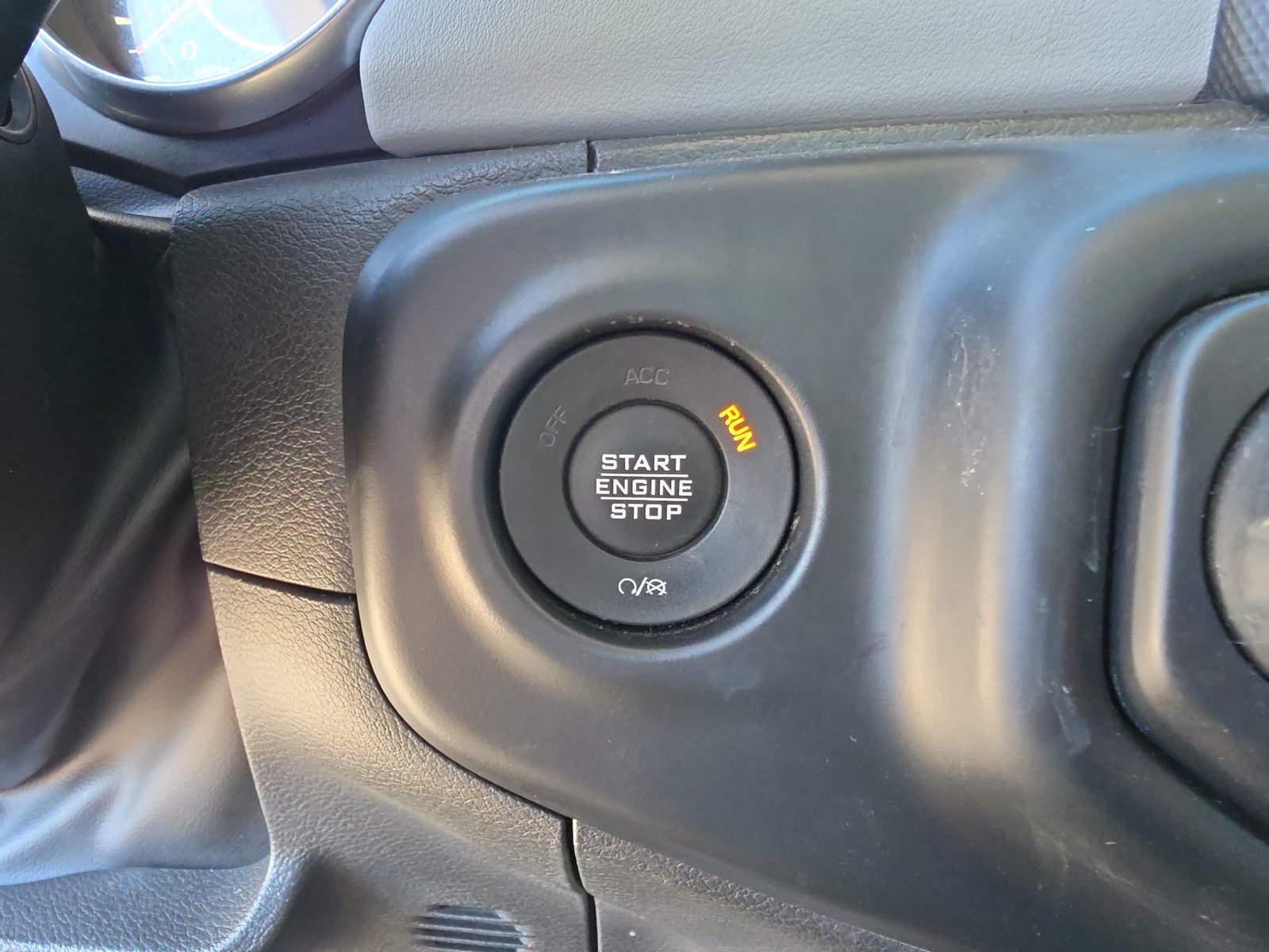 Used 2022 White Jeep High Altitude image 23
