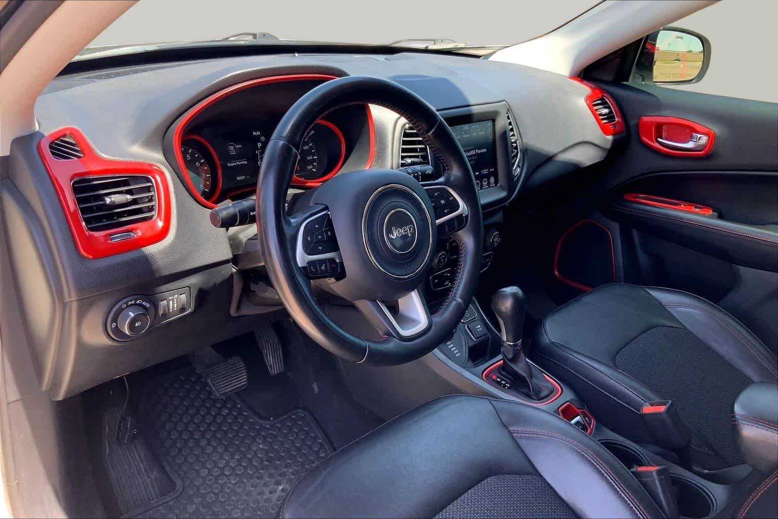 Used 2019 White Clearcoat Jeep Trailhawk image 18