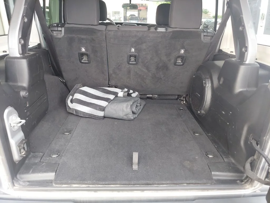 Used 2018 Silver Jeep Unlimited Sport S image 42