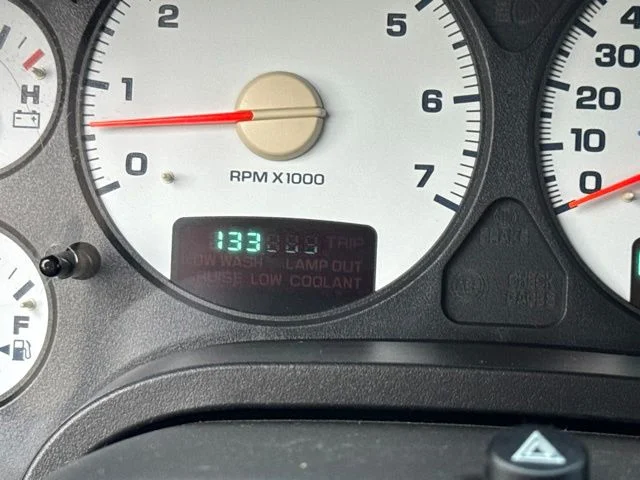 Used 2002 Gold Dodge SLT image 22