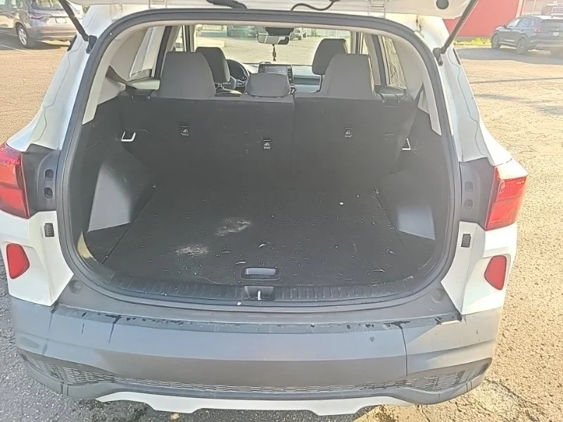 Used 2022 White Kia LX image 11