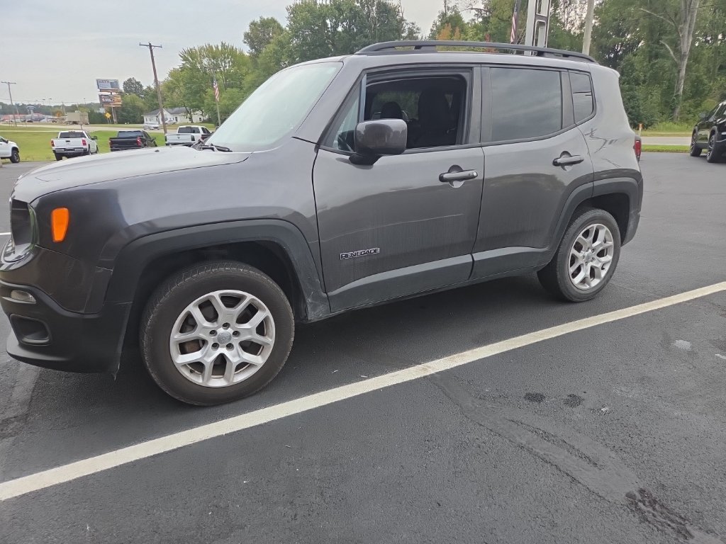 Used 2016 Gray Jeep Latitude image 2
