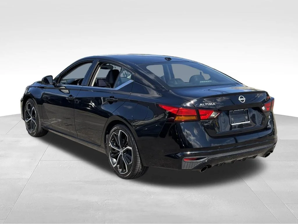 Used 2024 Black Nissan 2.5 SR image 8