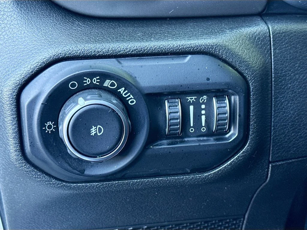 Used 2019 Bright White Clearcoat Jeep Sport S image 10