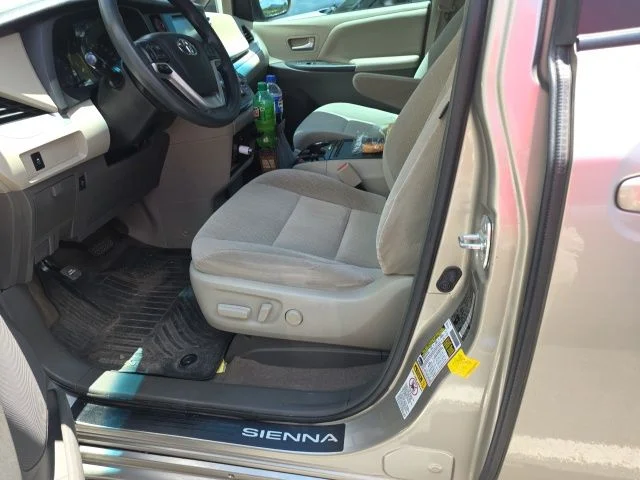 Used 2017  Toyota LE image 3